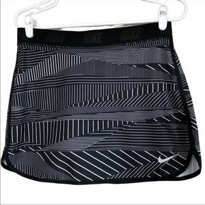 NWT Nike Golf Dri-Fit Skort / Skirt Geometric Striped Size Small